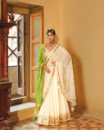 WHITE VINTAGE LAHENGA SET